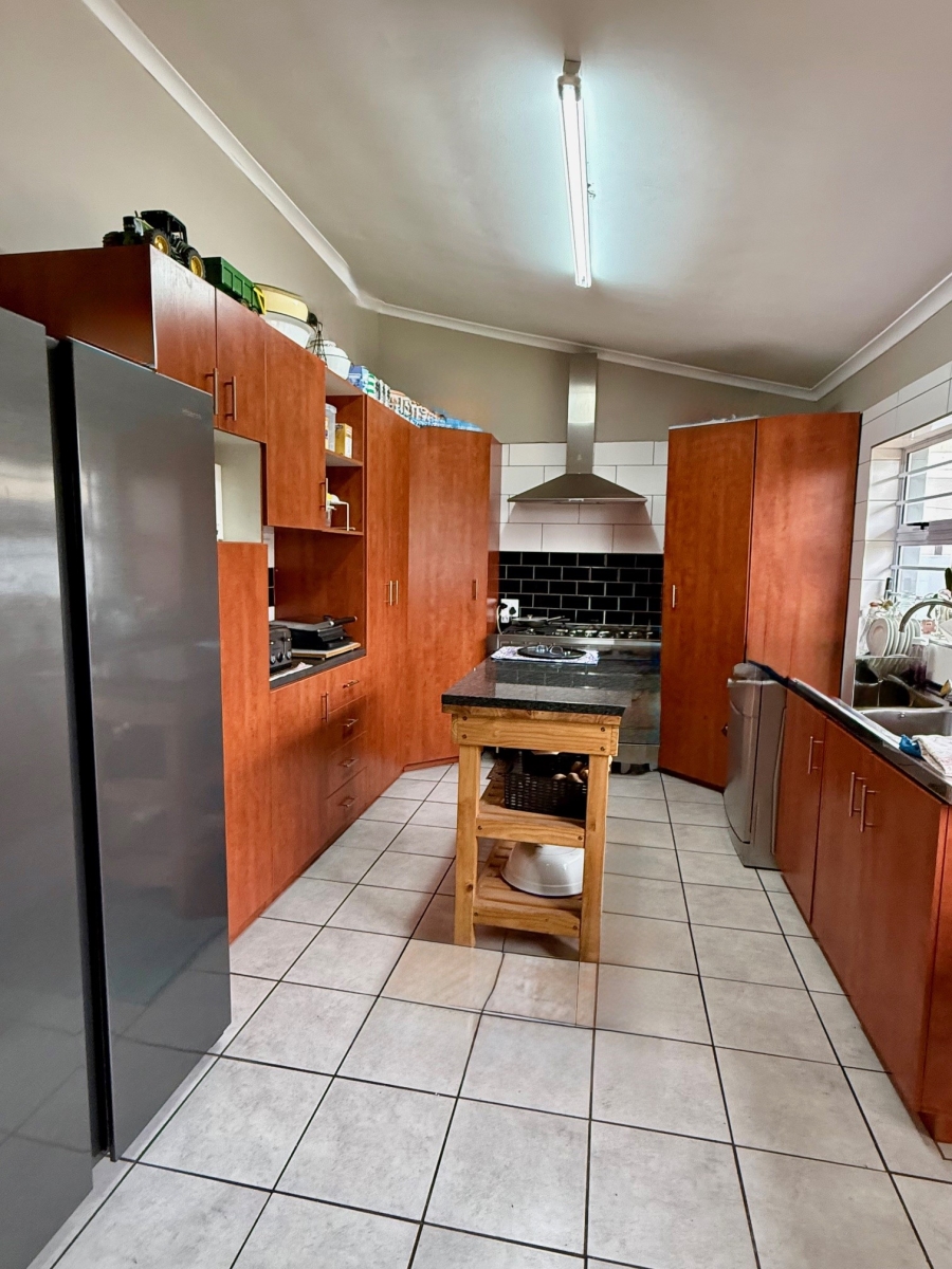 4 Bedroom Property for Sale in Bergzicht Western Cape